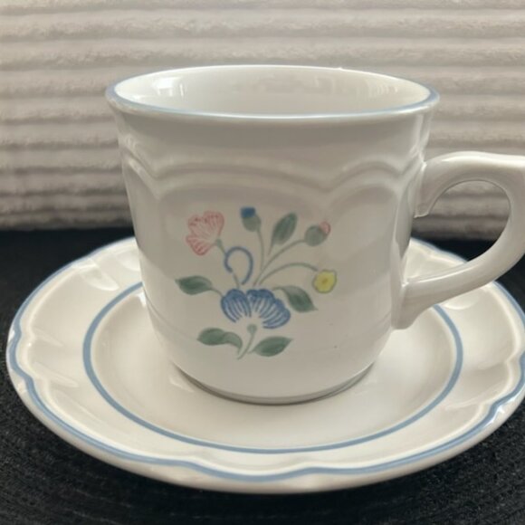 Vintage "Floral Expressions" Stoneware Japan - Set of 6 Cups & Saucers - Picture 2 of 9